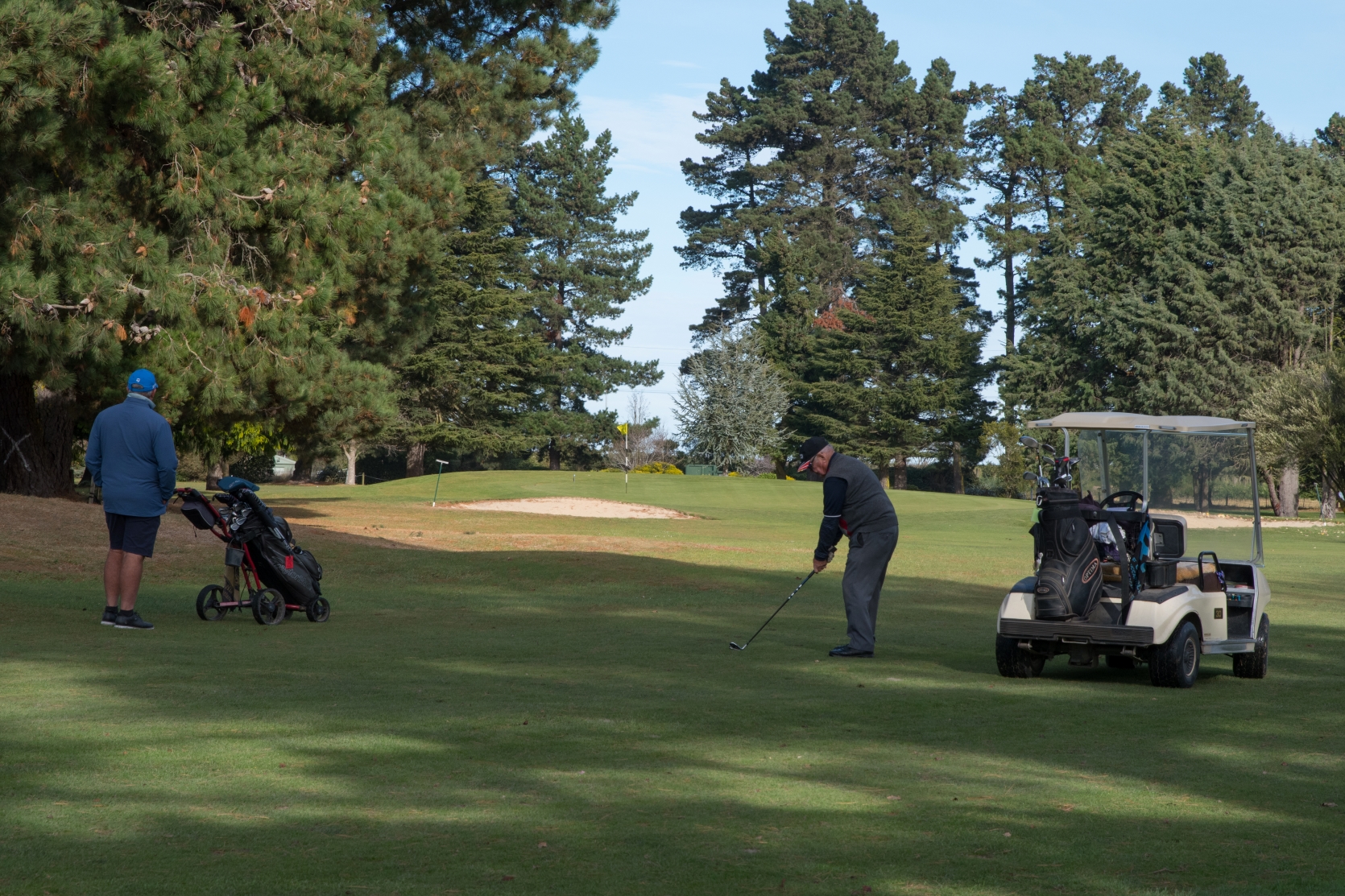 Green #3 & # 12 - Sharp dogleg left. Short club to sloping green. Bunkers left and right.