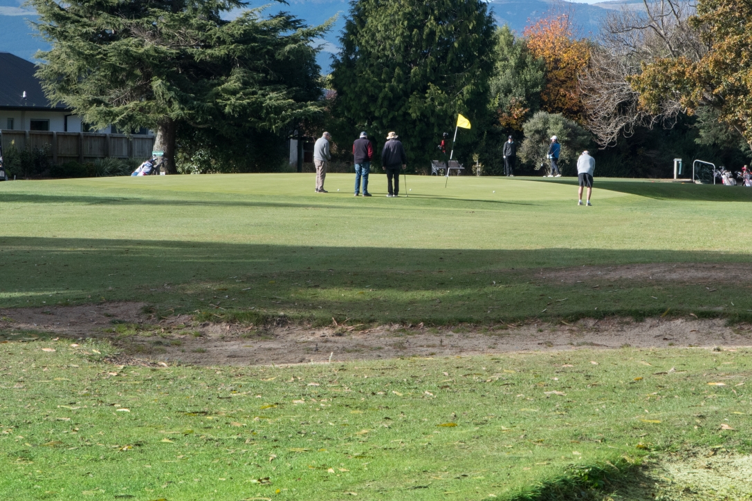 Green #7 & #16 - Fairway bunkers no real problem. OB left. Keep clear of the gum tree.